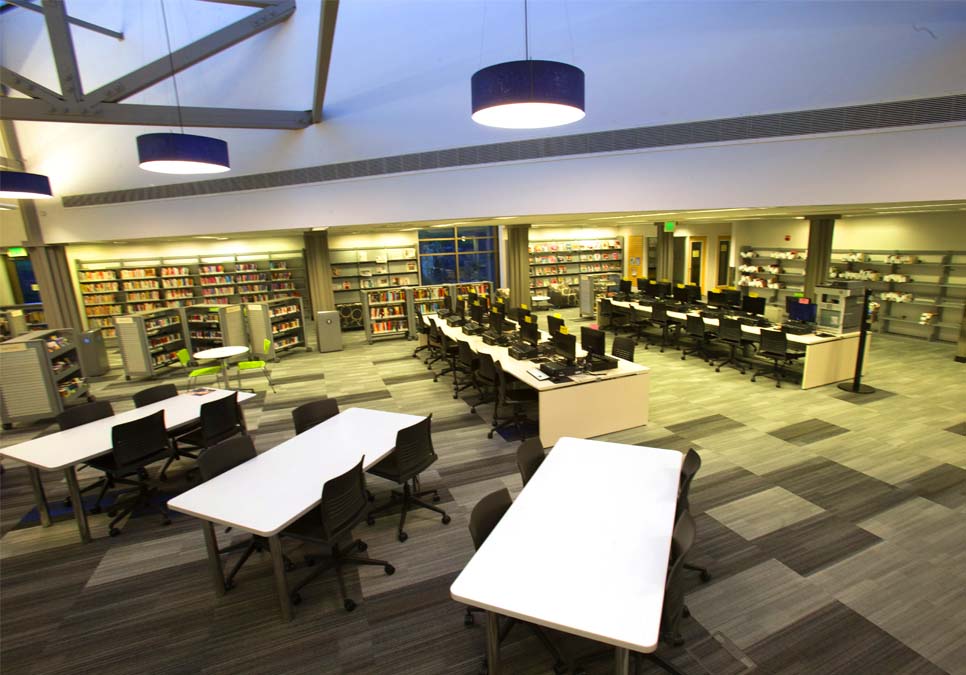 Public computer area at the Rainier Beach Branch